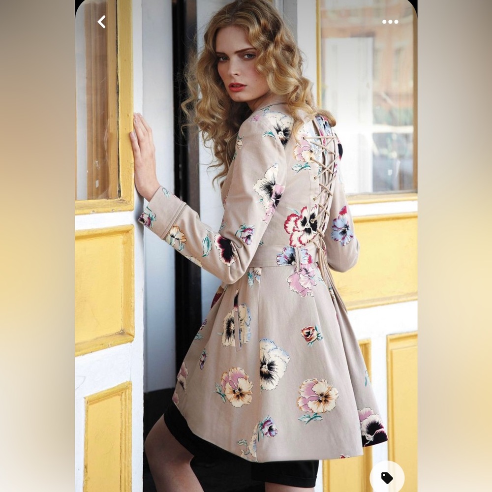 Elevenses pansy trench